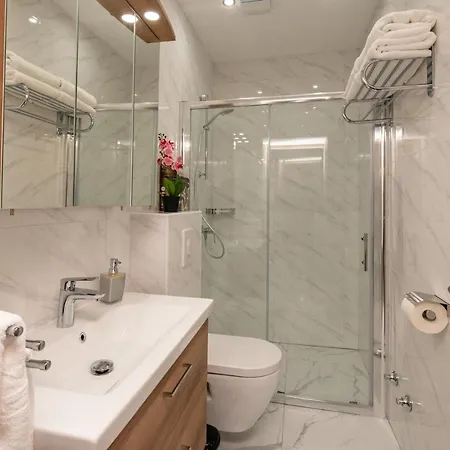 Luxury With A Swimming Pool Turanj, Biograd - 18216 Vila