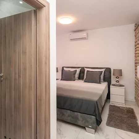 Vila Luxury With A Swimming Pool Turanj, Biograd - 18216