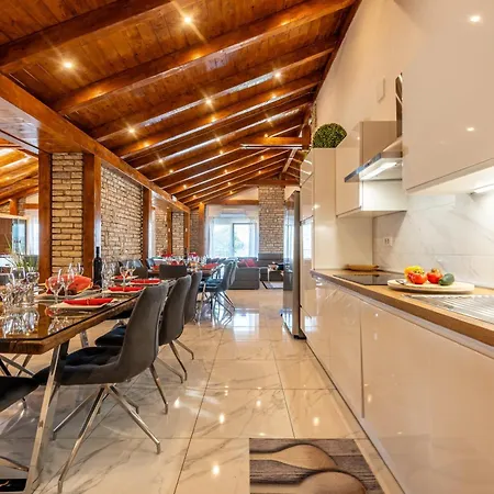 Vila Luxury With A Swimming Pool Turanj, Biograd - 18216