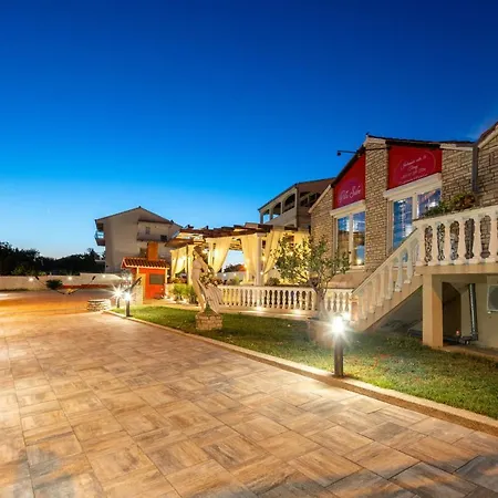 Luxury With A Swimming Pool Turanj, Biograd - 18216 Sveti Filip i Jakov