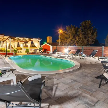 Vila Luxury With A Swimming Pool Turanj, Biograd - 18216 Sveti Filip i Jakov