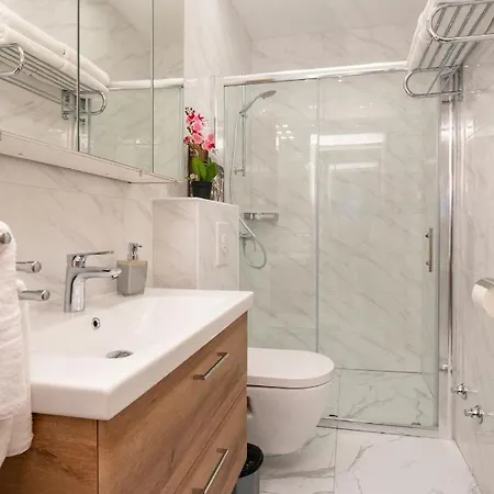 Luxury With A Swimming Pool Turanj, Biograd - 18216 Vila *