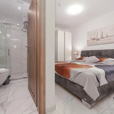 Luxury With A Swimming Pool Turanj, Biograd - 18216 Sveti Filip i Jakov