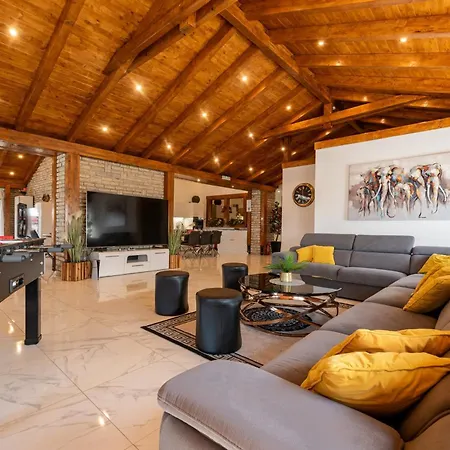 Luxury With A Swimming Pool Turanj, Biograd - 18216