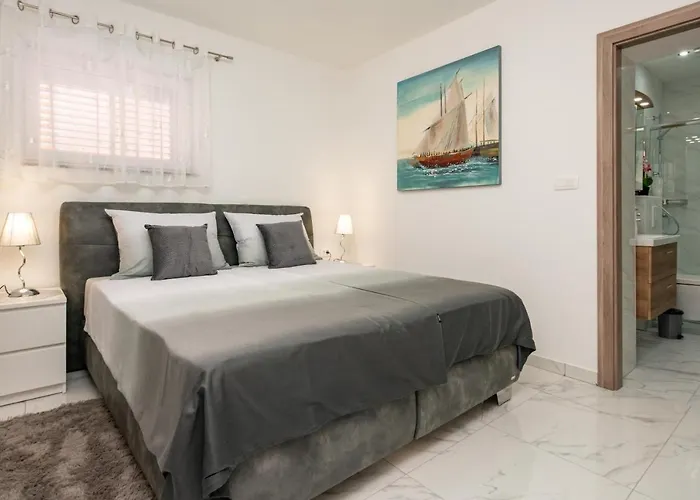 Luxury With A Swimming Pool Turanj, Biograd - 18216