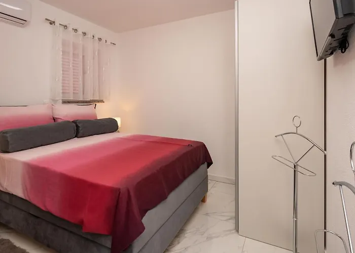 Luxury With A Swimming Pool Turanj, Biograd - 18216 Villa Sveti Filip i Jakov