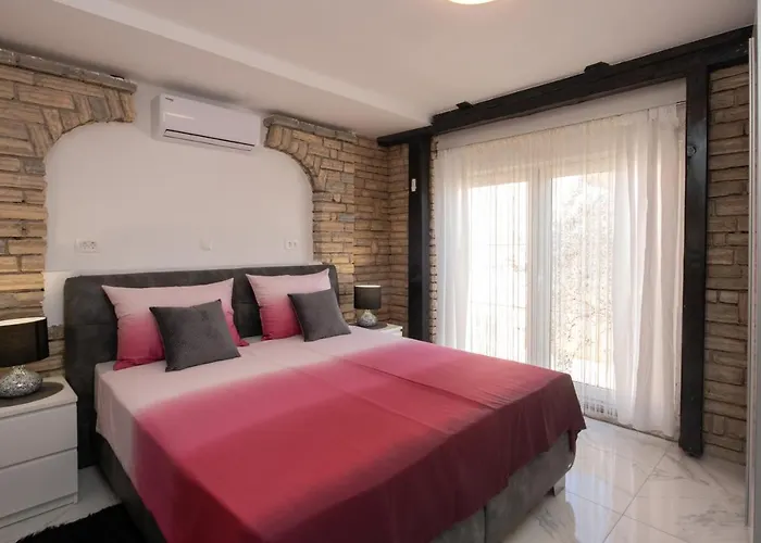 Luxury With A Swimming Pool Turanj, Biograd - 18216 Villa Sveti Filip i Jakov